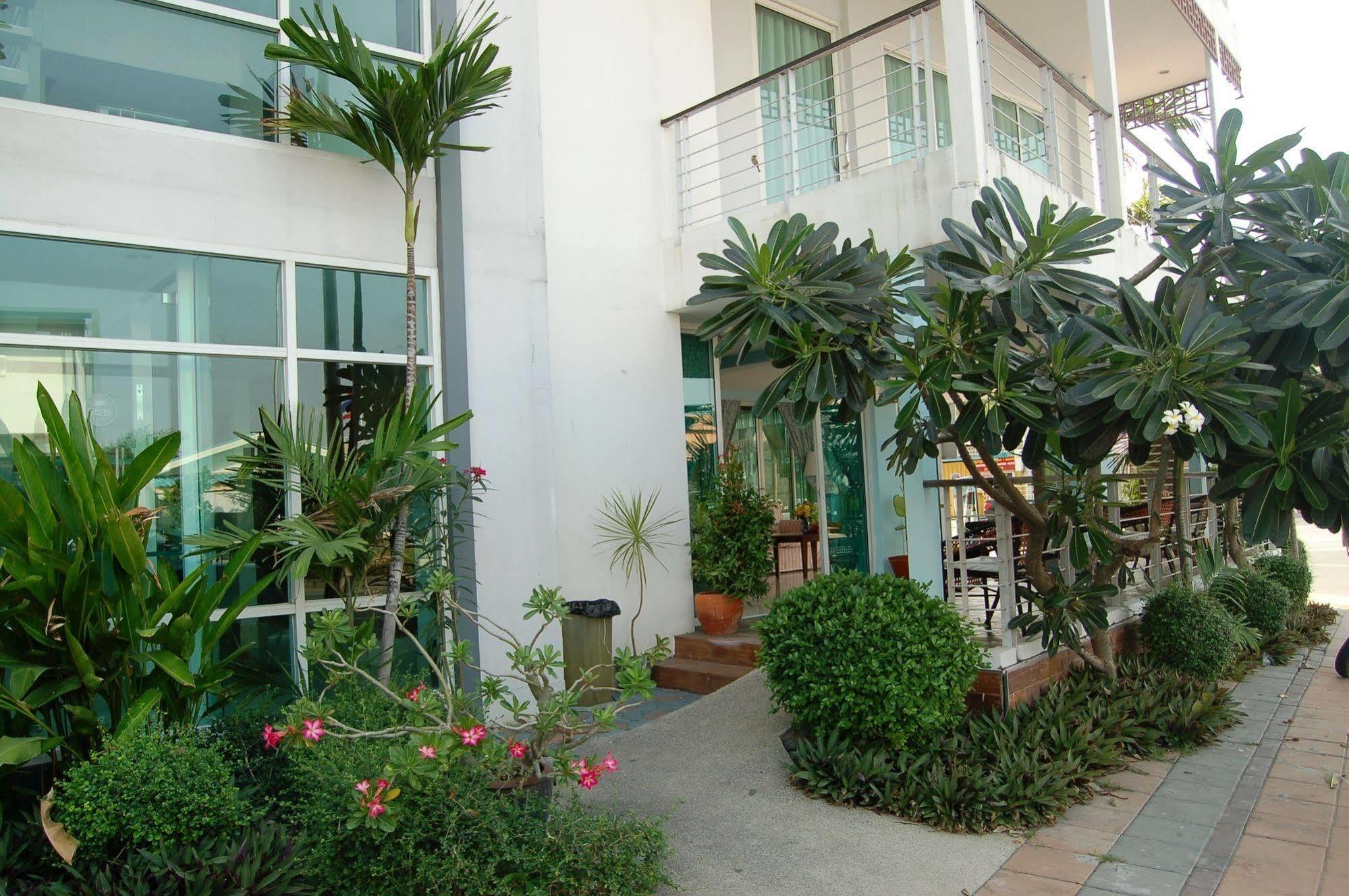 The Circle Residence Jomtien Exterior foto